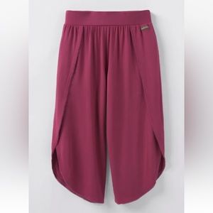 Blissfully Beach Lace Detail Tulip Pants Size Large Crop Capri Magenta